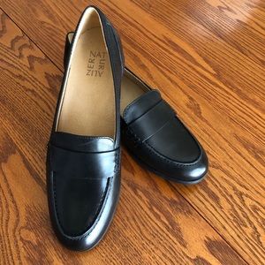 EUC Naturalizer black leather loafers